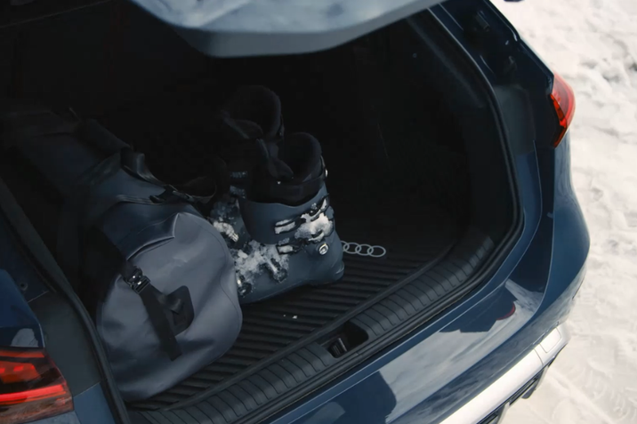 Transformă-ți mașina cu covorașele pentru portbagaj Originale Audi